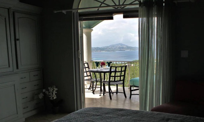 Estate Bellevue House | Fantastic Views and Affordable Luxury at SeasSwan