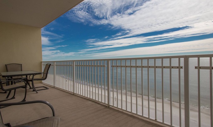 Gulf Shores Condo | Fantastic Western Corner Unit w/Fabulous Sunsets!