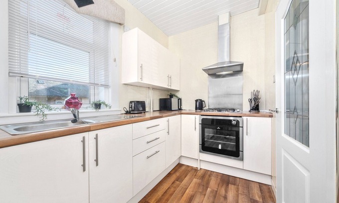 Hamilton Apartment | Fantastically positioned ground floor apartment in centre of Hamilton