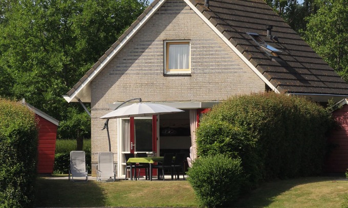 Medemblik House | Fantastically situated vacation home directly on the Vliet