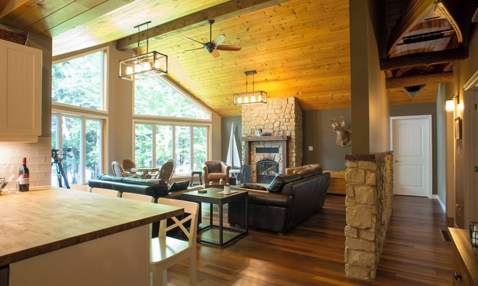 Magnetawan Cottage | Far Far Away Cottage - Beautiful cottage on a private lake 300ft waterfront