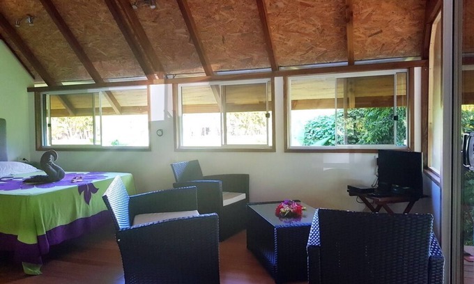 Teahupoo House | Fare Ora in a wooded park of 15,000 m2