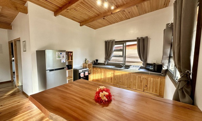 Moorea-Maiao Ski Chalet | Fare Te Ava - Comfy cabin w Private Beach Access