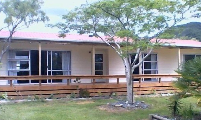 Ahipara Cottage | farm cottage close to the beach
