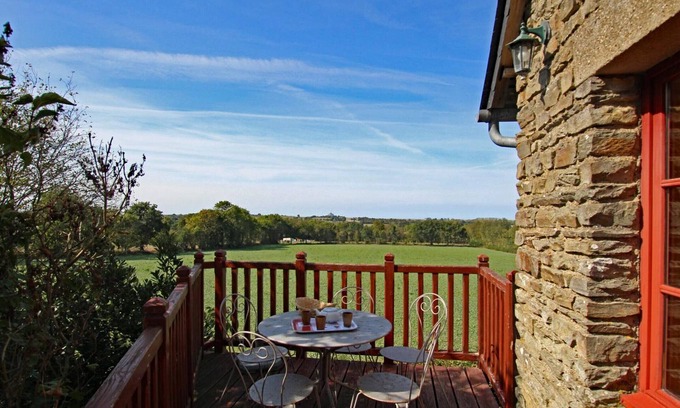 Servon Apartment | Farm duplex with terrace, pets allowed