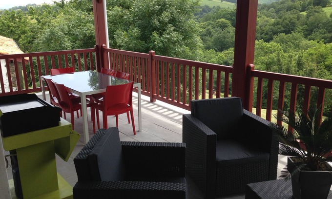 Espelette House | farm house at the foot of the mountains and 1 kilometer from Espelette center