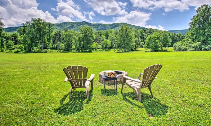 Buena Vista Cottage | 'Farm House' Cottage w/ Deck, 5 Mi to River