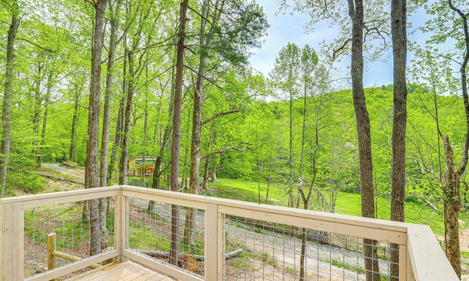 Hendersonville Cottage | Farm On-site: Mtn-view Cottage in Hendersonville!