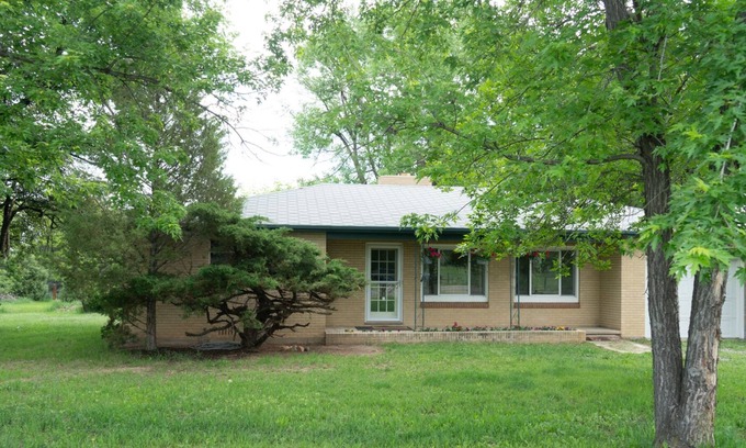 Boulder House | farm setting on 1.5 acres surrounded by farms/open space 30 day minimum