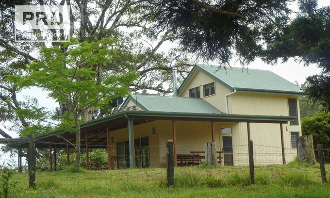Lillian Rock House | Farm Stay at Lillian Rock the entire building