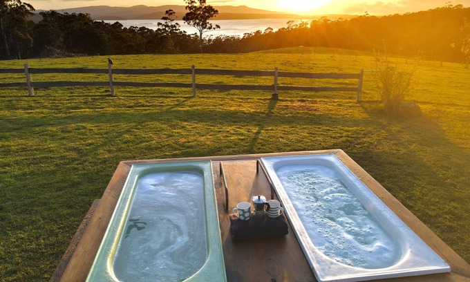 Mallacoota House | Farm Stay & Iconic Water Views - 32 Zachary Drive