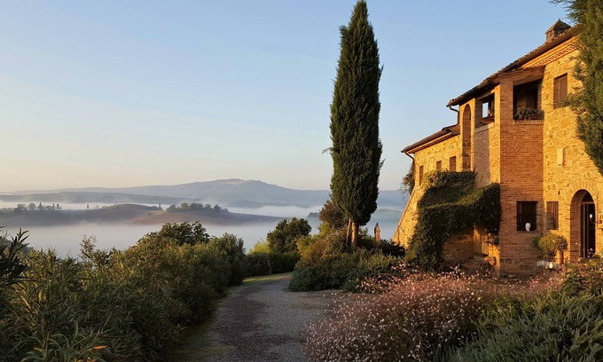Siena Historical Center Apartment | FARMH. PODERE CUNINA 25 KM SUD SIENA DI FRONTE AL MONTALCINO PRENDENDO LEZIONI DI CUCINA