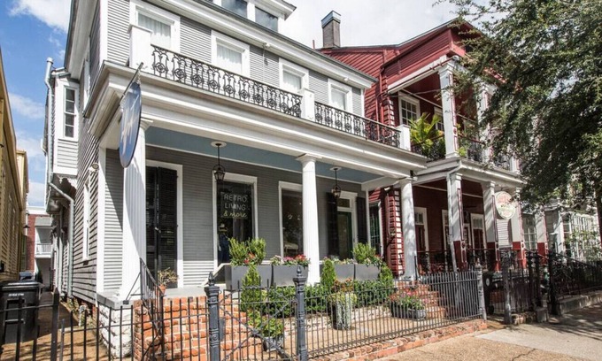 Faubourg Lafayette House | Farmhouse Cottage | Centrally Located + Streetcars