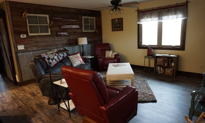 Kearney House | Farmhouse Flair Close to Town