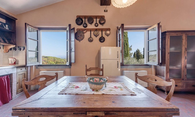 San Casciano in Val di Pesa Other | Farmhouse 'Il Pintello - Il Riccio' with Shared Pool, Wi-Fi and Air Conditioning