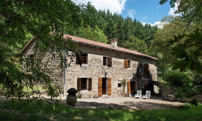Saint-Pierre-sur-Doux Villa | Farmhouse in Ardèche near Michelin Dining