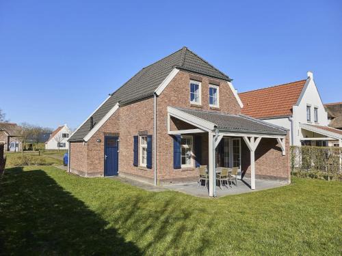 Roggel Villa | Farmhouse in Limburg with Private Sauna