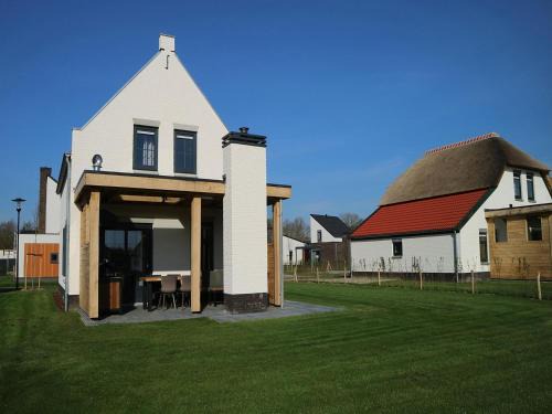 Roggel Villa | Farmhouse in Limburg with Sauna & BBQ