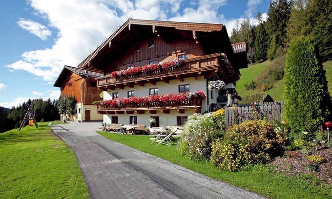 Wagrain Apartment | Farmhouse in Wagrain near Ski Slopes