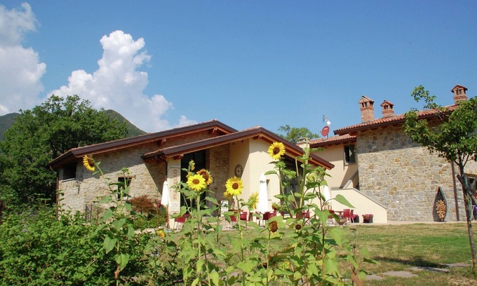 Lizzano in Belvedere House | Farmhouse in Imola with Pool & Waterfalls Nearby