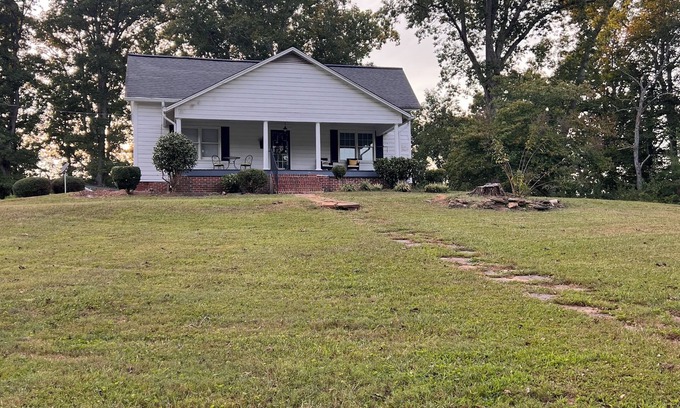 Fort Mc Clellan House | FARMHOUSE LIVING π 2 BR 1 BA and a bonus room with 2 twin beds. Serenity Now!