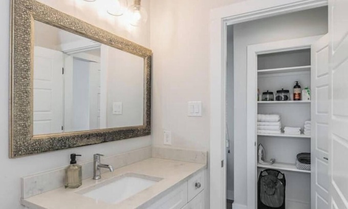 Roanoke Apartment | Farmhouse On Walnut