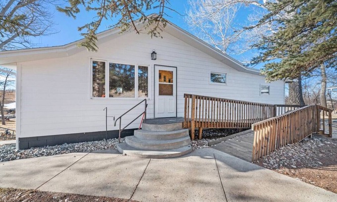 Belle Fourche House | Farmhouse Ranchette - Horses Welcome