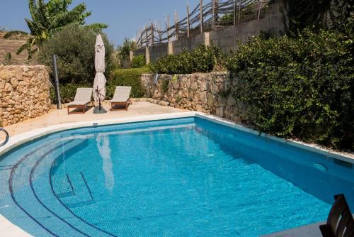 Victoria Villa | Farmhouse Razzett Cora