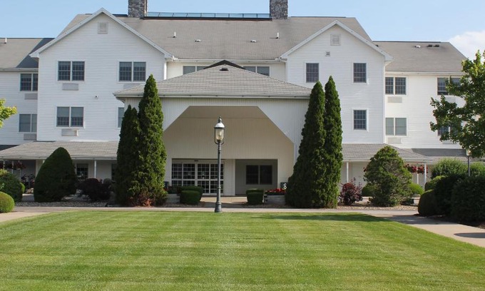 Shipshewana Hotel | Farmstead Inn and Conference Center