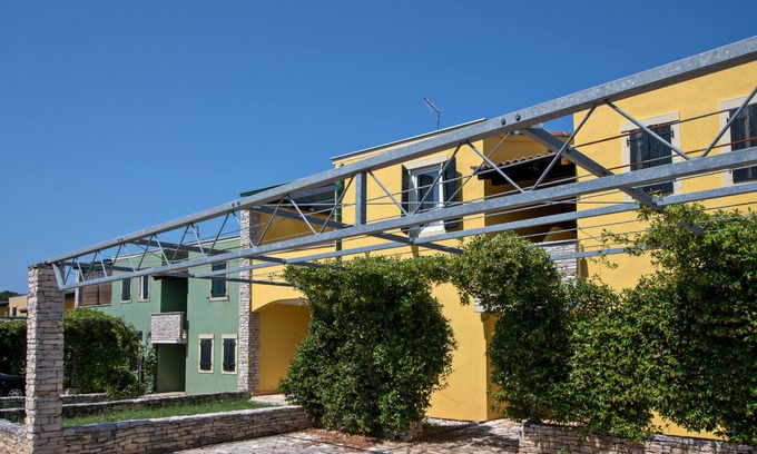 Basanija Apartment | Faro apartment with 2 bedrooms near the sea Bašanija
