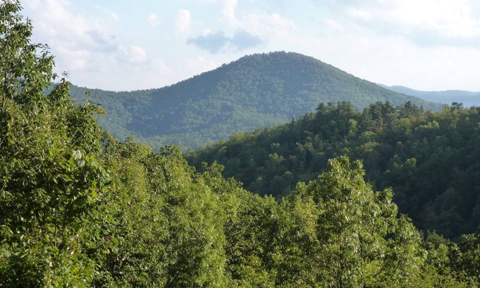 Black Mountain Cabin | Farside CabinnSecluded mountain top getaway with mountain views & rustic charm