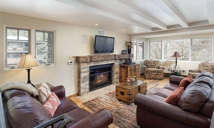 Aspen Condo | Fasching Haus Unit 8 | Deluxe Condo w/A/C, Private Deck, 2 Blocks to Downtown