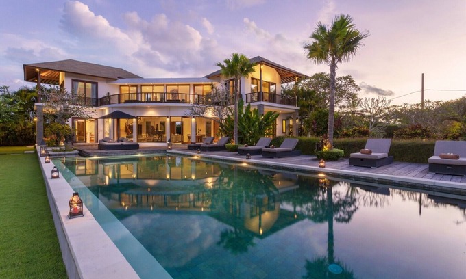 Jimbaran Bay Villa | Fascinating 6BR Villa Located In Jimbaran! - Comes W/8Hr Car + Driver Services!