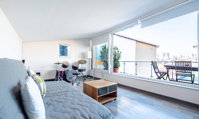 Nisantasi Apartment | Fascinating Flat near Citys Mall with Terrace