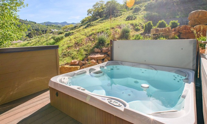 Deer Valley House | Fashionable Lower Deer Valley Ski Retreat, Close to Slopes & Old Town