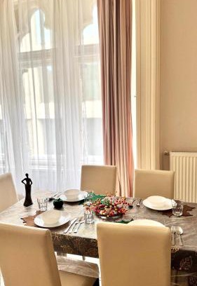 Inner City Budapest Apartment | Fashionstreet City View Central Loft
