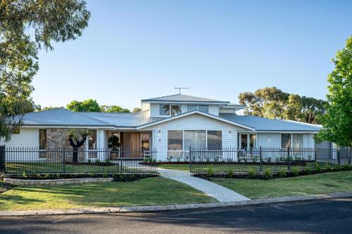 Dunsborough House | Fastnet I Private Properties