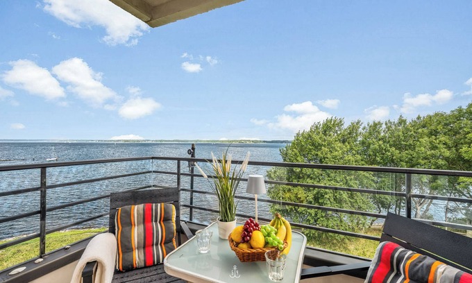 Schausende Apartment | Favorite place - breathtaking water view, balcony, walk-in shower, Smart