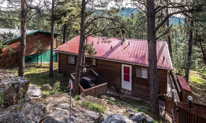 Ruidoso Cabin | Fawntastic Views - 2 bedroom cabin w/hot tub
