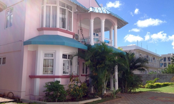 Flic-en-Flac Villa | Fayruz Villa is a luxury 3 bedroom, 3 bathroom villa 150 meters from the beach