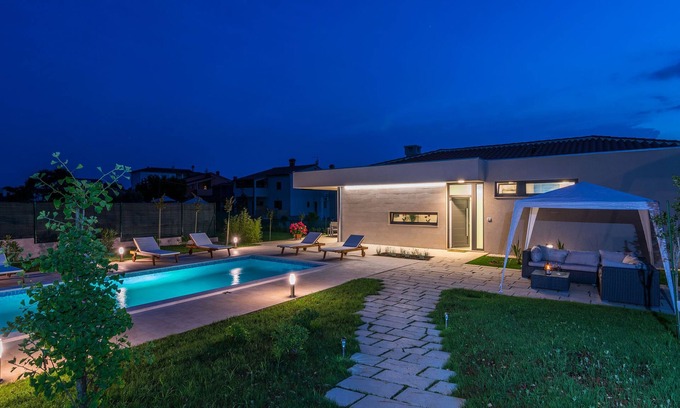 Valbandon Villa | Fazana. New modern Villa whit heated pool, Pula, Croatia