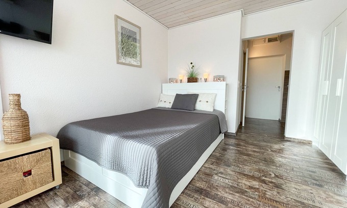 Sahlenburg Apartment | FB06.05 - Modern studio apartment with a view from the 6th floor