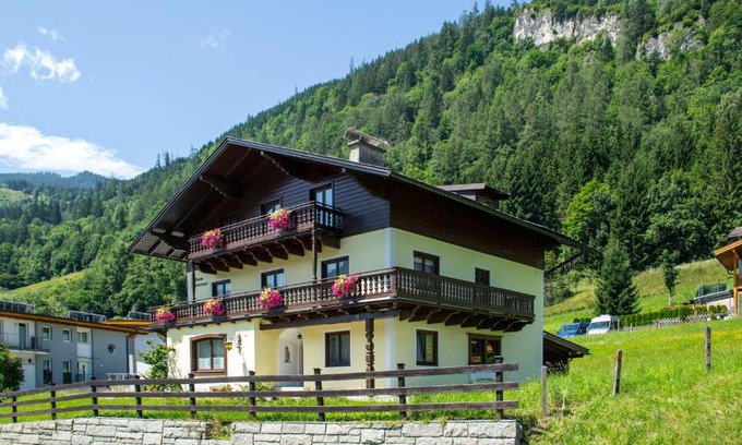 Bruck an der Grossglocknerstrasse House | Ferienhaus Alpenrose