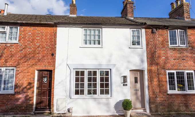 Christchurch Cottage | Featured in The Times, a child-friendly, 2 bed cottage in Christchurch, Dorset