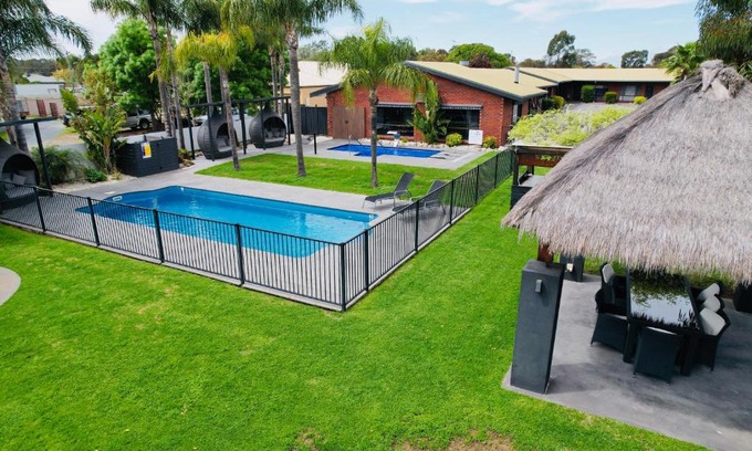 Corowa Hotel | Federation Motel Resort - Corowa