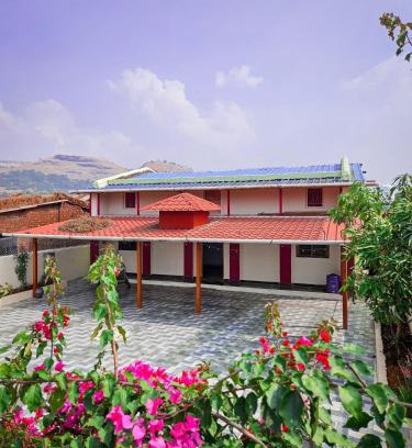 Akola Apartment | Feel at Home with Mountain Views & Fog