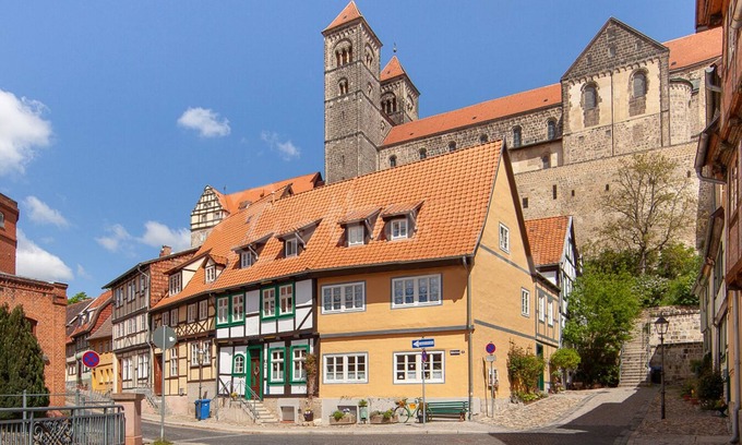 Quedlinburg Apartment | Feel-good apartment (87m², single monument) in the middle of the old town of Quedlinburg