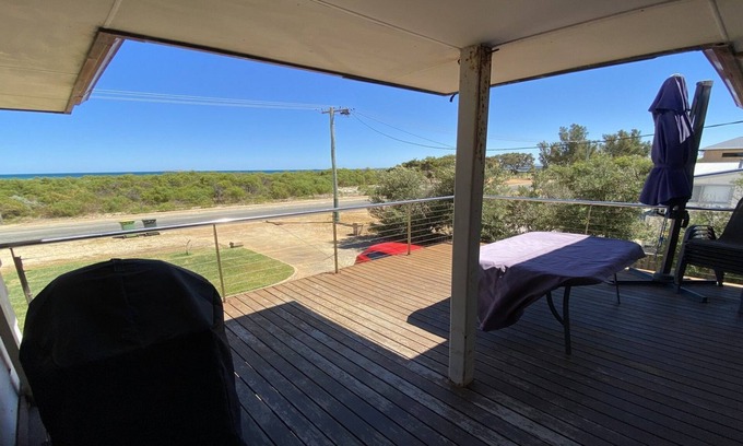 Jurien Bay House | Feel like travelling to the coast for a well deserved break? Need a house to stay in? Look no furthe