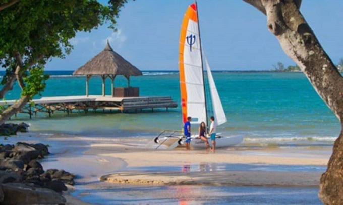 Albion House | Feel right at Home at Sea La Vie - your home away from Home.