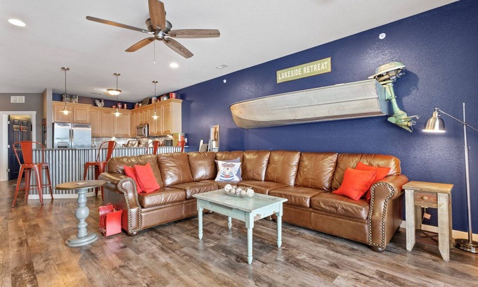 Osage Beach Condo | Feeling Nauti! Designer Lakefront 3BR/2BA at Luxe Lands End